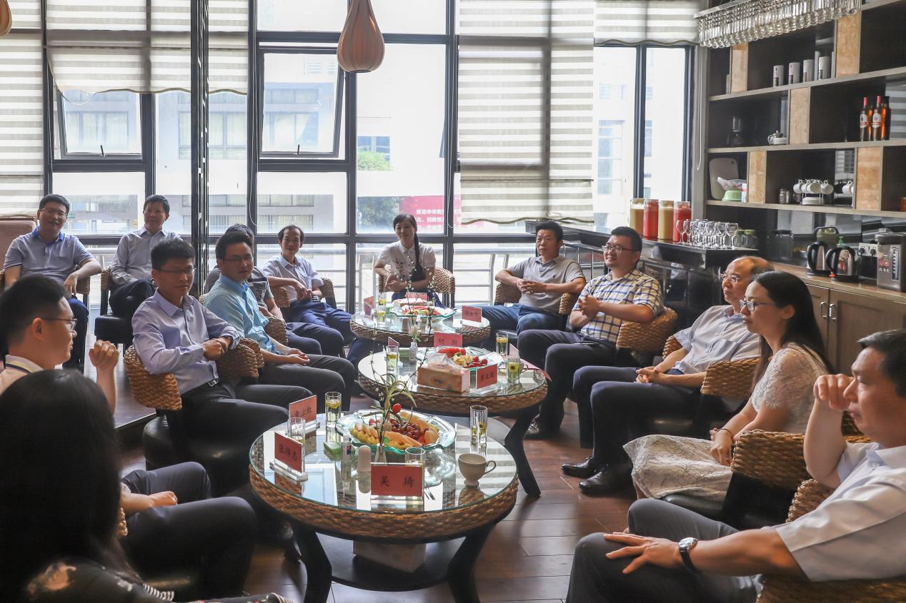 十大滚球体育app官网成功举办首期高层次人才学术午餐会（图）