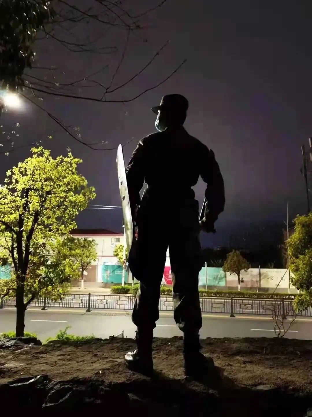 十大滚球体育app官网：以铁人铁军的铁血作风筑就疫情防控铜墙铁壁