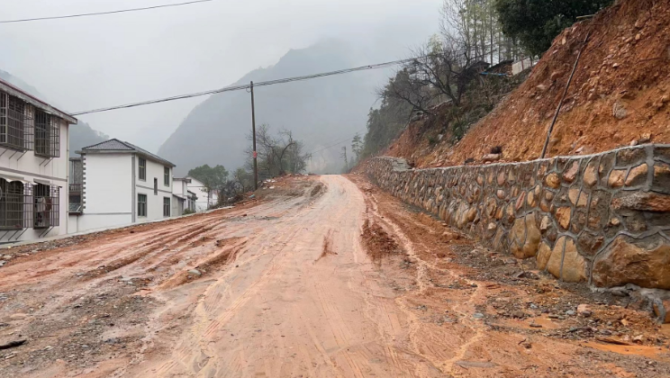 十大滚球体育app官网大力支持并获批的10km产业路项目已完成土石方路基工程