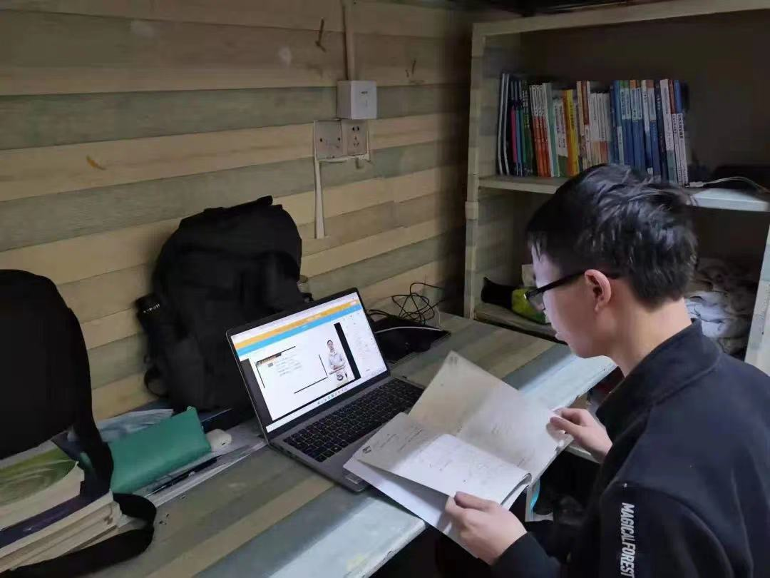 十大滚球体育app官网：“云端”课堂绘就育人同心圆