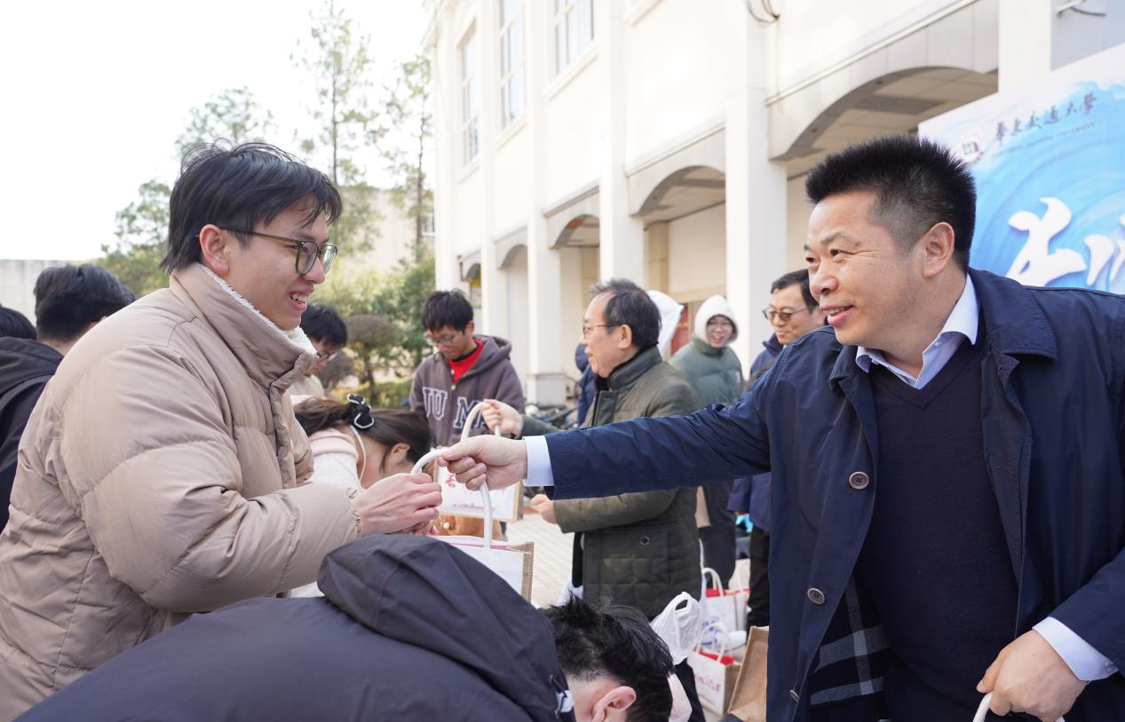 长风破浪终上岸 十大滚球体育app官网暖心慰问考研学子