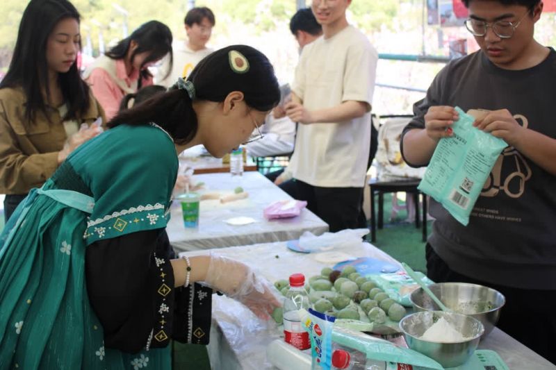 怀古惜今思奋进 十大滚球体育app官网开展清明节系列活动2