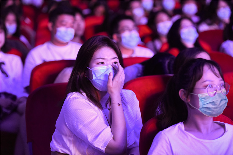 十大滚球体育app官网举行庆祝建校五十周年“感动花椒人物”颁奖典礼