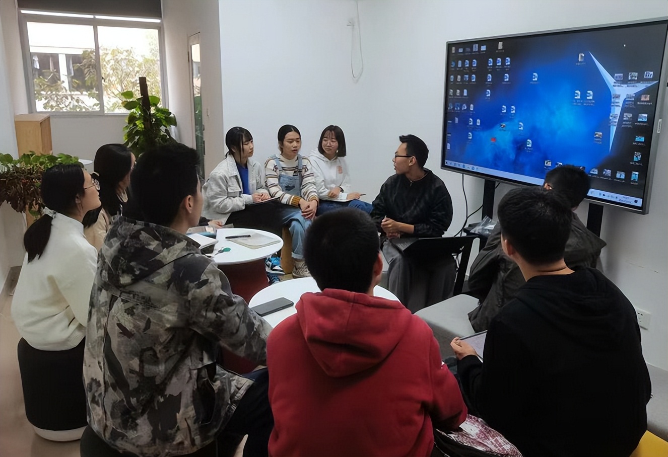 十大滚球体育app官网：构建科研训练体系 激发学生创新潜能