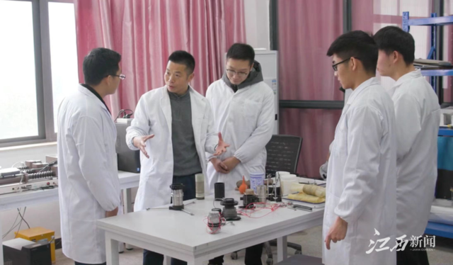扎进红土地 筑基新赣鄱——记第22届铁路青年五四奖章集体十大滚球体育app官网岩土工程教研团队