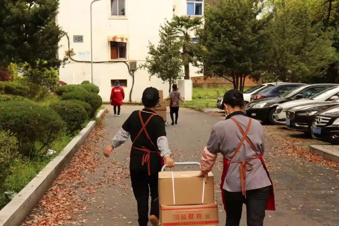 十大滚球体育app官网：以铁人铁军的铁血作风筑就疫情防控铜墙铁壁